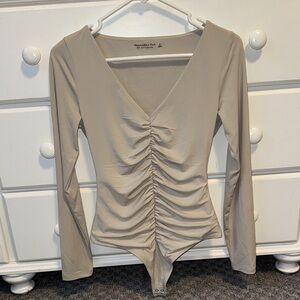 NWT A&F beige bodysuit size: Small